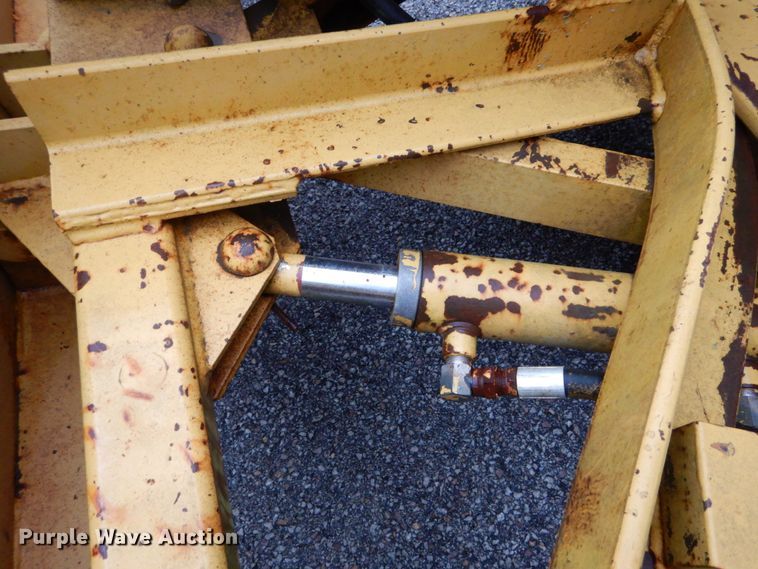 image for item DH2016 2001 Chevrolet C7500 dump truck