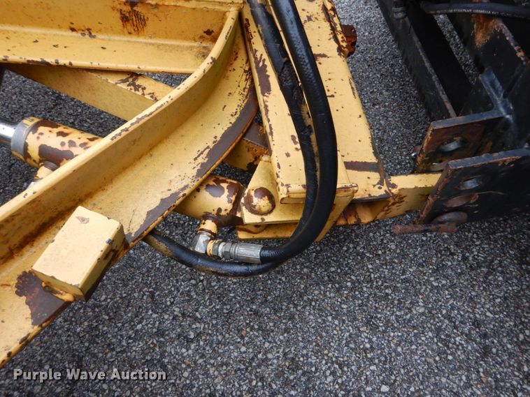 image for item DH2016 2001 Chevrolet C7500 dump truck