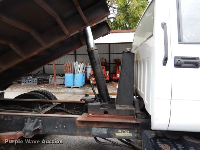 image for item DH2016 2001 Chevrolet C7500 dump truck