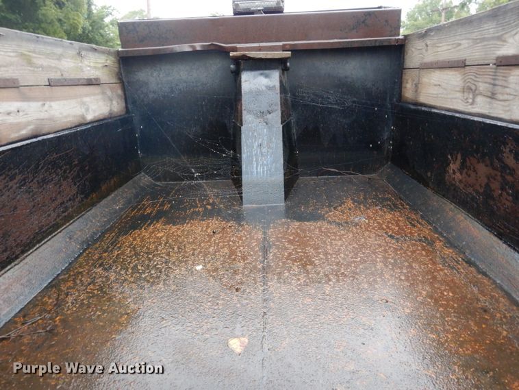 image for item DH2016 2001 Chevrolet C7500 dump truck