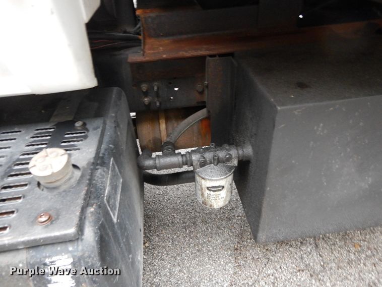 image for item DH2016 2001 Chevrolet C7500 dump truck