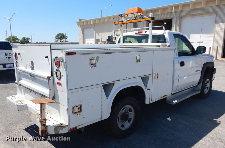 image for item DH2523 2005 Chevrolet Silverado 2500HD utility bed pickup truck