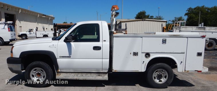 image for item DH2523 2005 Chevrolet Silverado 2500HD utility bed pickup truck
