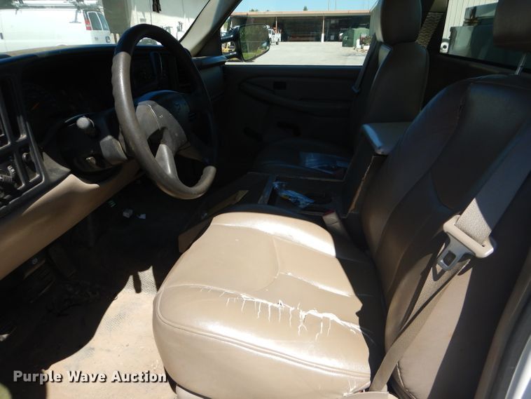 image for item DH2523 2005 Chevrolet Silverado 2500HD utility bed pickup truck