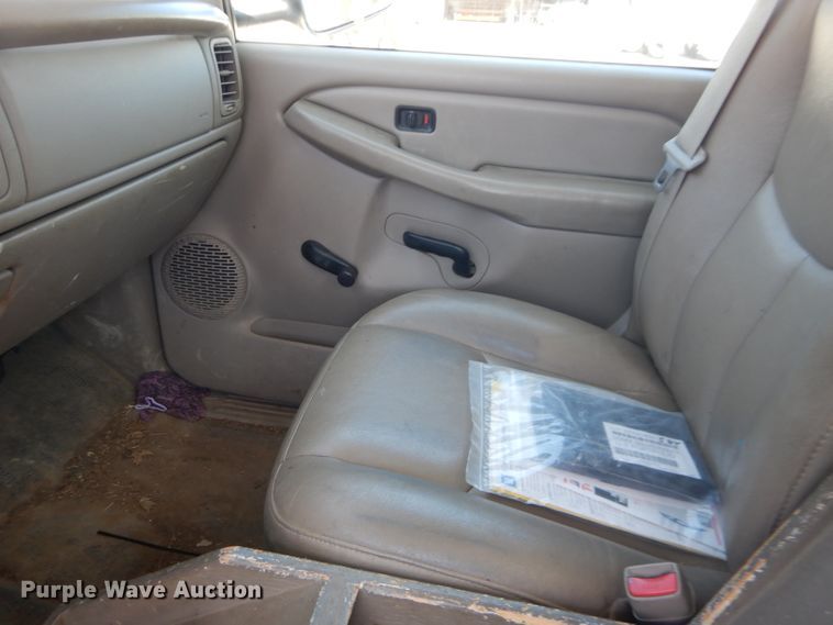 image for item DH2523 2005 Chevrolet Silverado 2500HD utility bed pickup truck