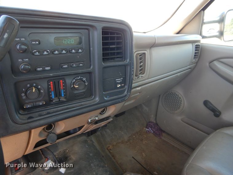 image for item DH2523 2005 Chevrolet Silverado 2500HD utility bed pickup truck