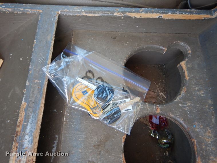 image for item DH2523 2005 Chevrolet Silverado 2500HD utility bed pickup truck