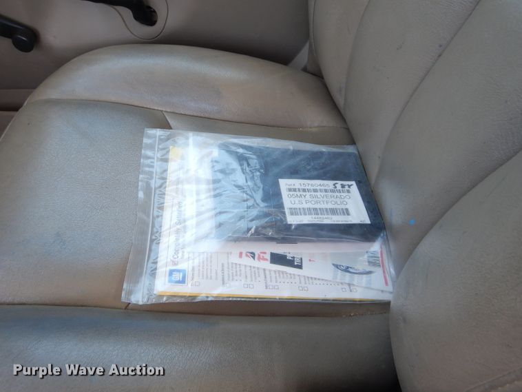 image for item DH2523 2005 Chevrolet Silverado 2500HD utility bed pickup truck