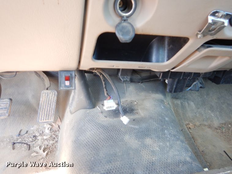 image for item DH2523 2005 Chevrolet Silverado 2500HD utility bed pickup truck