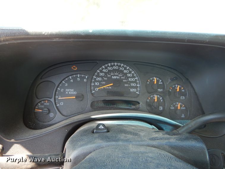 image for item DH2523 2005 Chevrolet Silverado 2500HD utility bed pickup truck