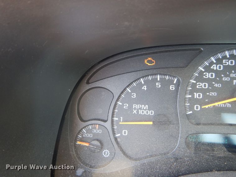 image for item DH2523 2005 Chevrolet Silverado 2500HD utility bed pickup truck