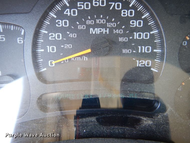 image for item DH2523 2005 Chevrolet Silverado 2500HD utility bed pickup truck