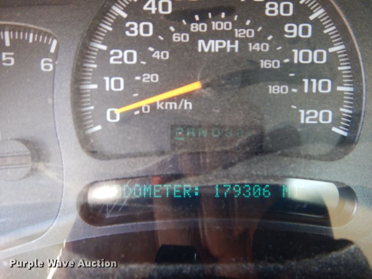 image for item DH2523 2005 Chevrolet Silverado 2500HD utility bed pickup truck