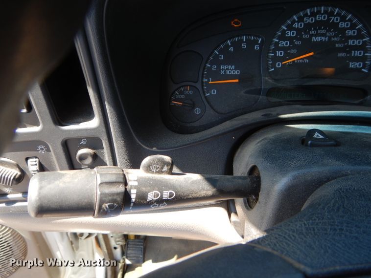 image for item DH2523 2005 Chevrolet Silverado 2500HD utility bed pickup truck