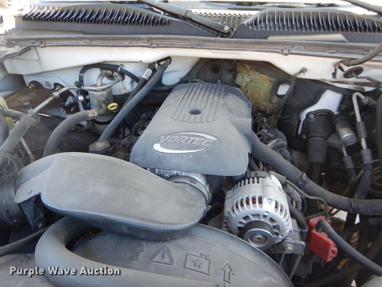 image for item DH2523 2005 Chevrolet Silverado 2500HD utility bed pickup truck