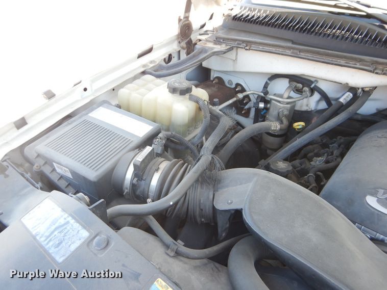 image for item DH2523 2005 Chevrolet Silverado 2500HD utility bed pickup truck