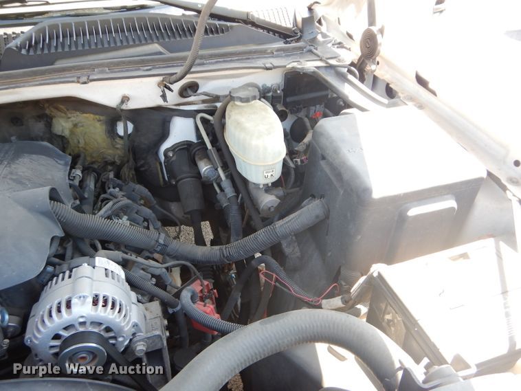 image for item DH2523 2005 Chevrolet Silverado 2500HD utility bed pickup truck