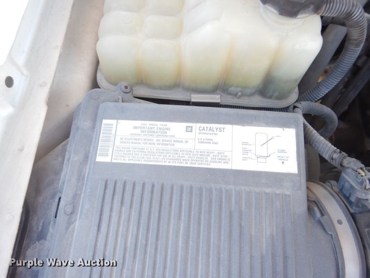 image for item DH2523 2005 Chevrolet Silverado 2500HD utility bed pickup truck