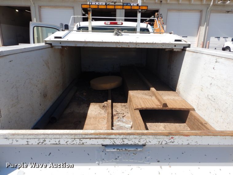 image for item DH2523 2005 Chevrolet Silverado 2500HD utility bed pickup truck