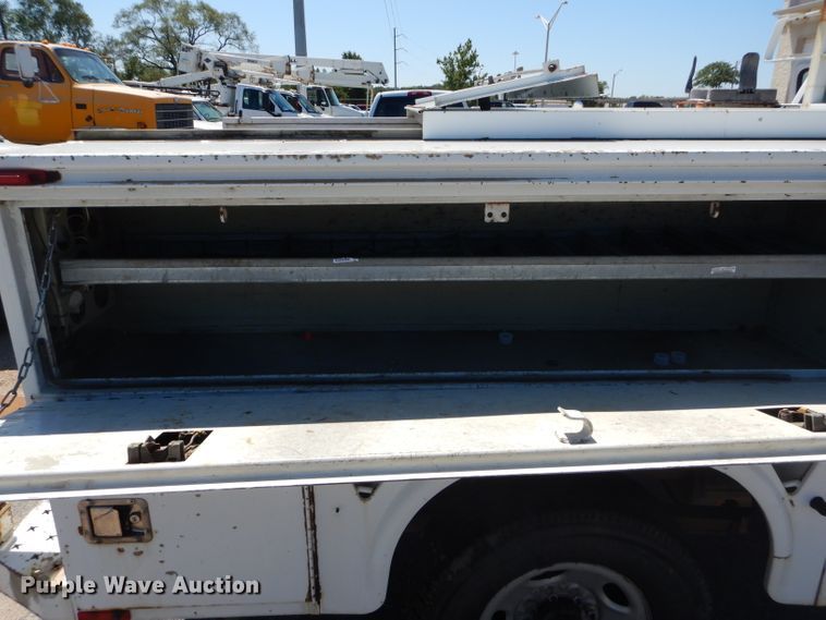 image for item DH2523 2005 Chevrolet Silverado 2500HD utility bed pickup truck