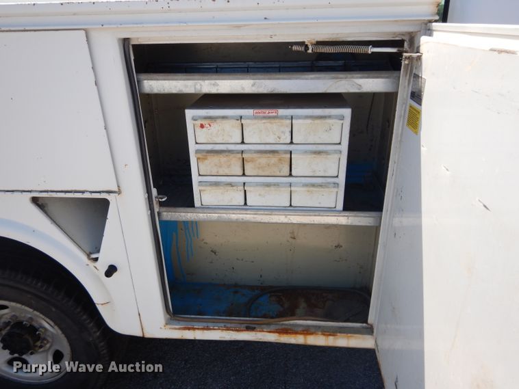 image for item DH2523 2005 Chevrolet Silverado 2500HD utility bed pickup truck