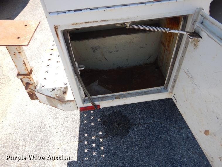 image for item DH2523 2005 Chevrolet Silverado 2500HD utility bed pickup truck