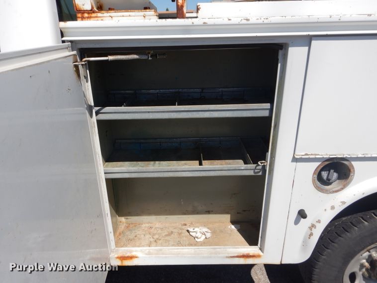 image for item DH2523 2005 Chevrolet Silverado 2500HD utility bed pickup truck