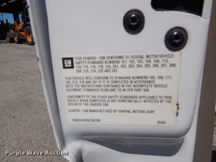 image for item DH2523 2005 Chevrolet Silverado 2500HD utility bed pickup truck