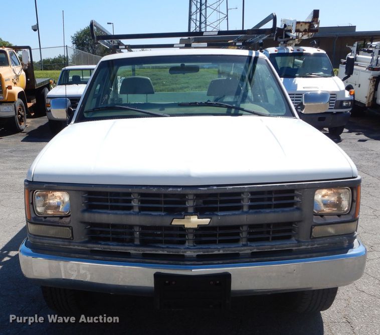 image for item DH2526 2000 Chevrolet C2500 utility bed pickup truck