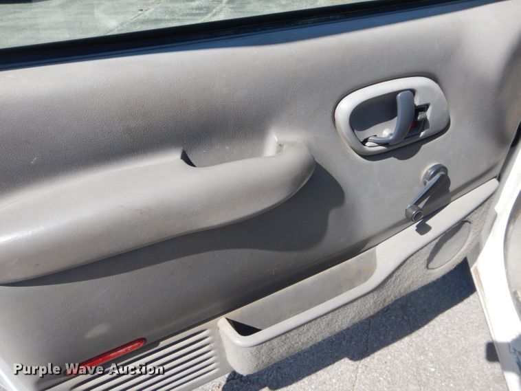 image for item DH2526 2000 Chevrolet C2500 utility bed pickup truck