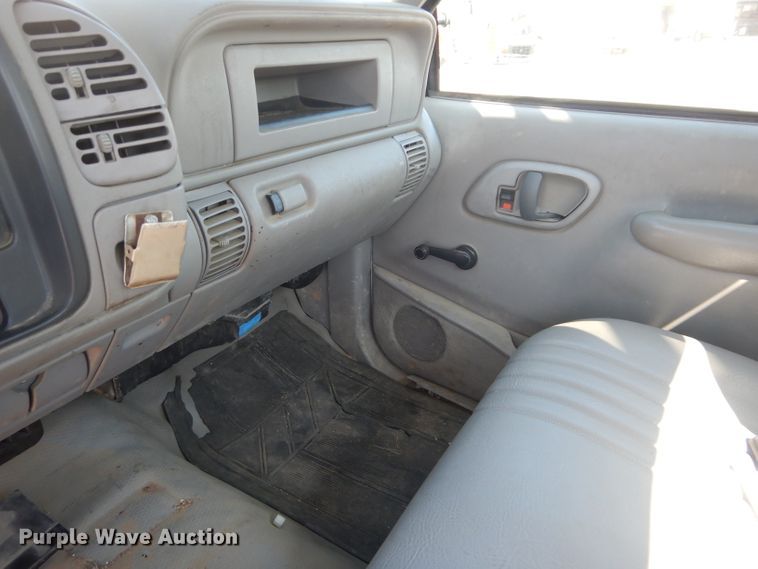 image for item DH2526 2000 Chevrolet C2500 utility bed pickup truck