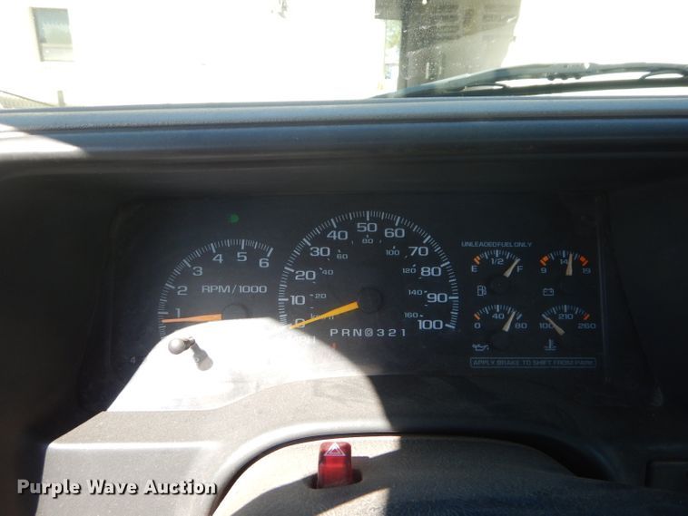 image for item DH2526 2000 Chevrolet C2500 utility bed pickup truck