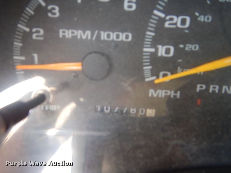 image for item DH2526 2000 Chevrolet C2500 utility bed pickup truck