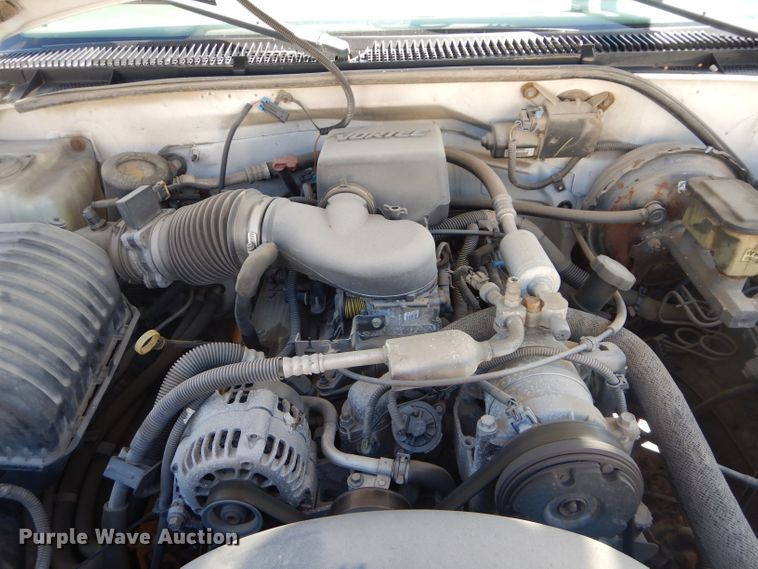 image for item DH2526 2000 Chevrolet C2500 utility bed pickup truck