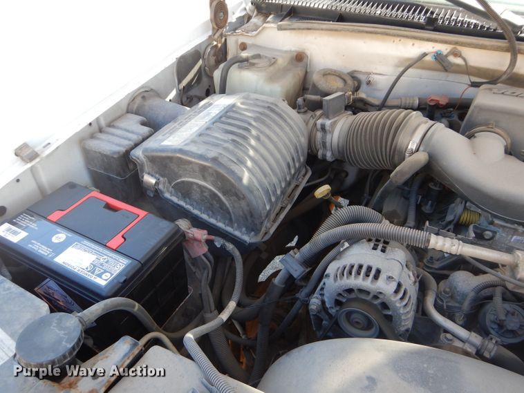 image for item DH2526 2000 Chevrolet C2500 utility bed pickup truck