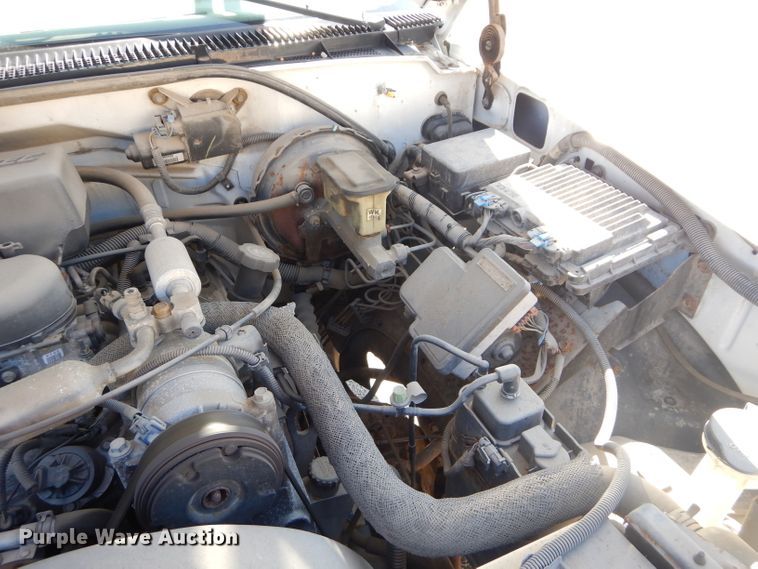 image for item DH2526 2000 Chevrolet C2500 utility bed pickup truck