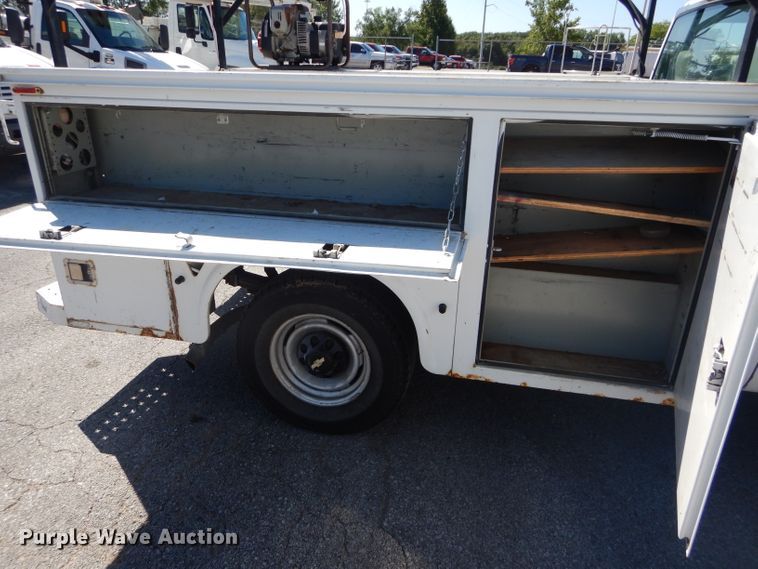 image for item DH2526 2000 Chevrolet C2500 utility bed pickup truck