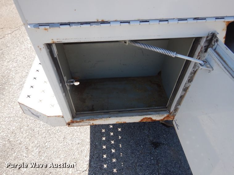 image for item DH2526 2000 Chevrolet C2500 utility bed pickup truck