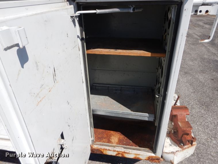 image for item DH2526 2000 Chevrolet C2500 utility bed pickup truck