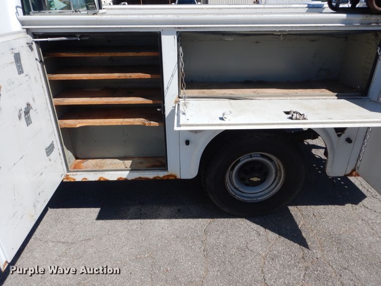 image for item DH2526 2000 Chevrolet C2500 utility bed pickup truck