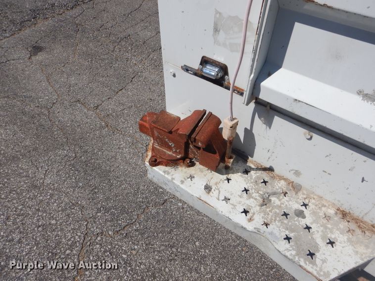 image for item DH2526 2000 Chevrolet C2500 utility bed pickup truck