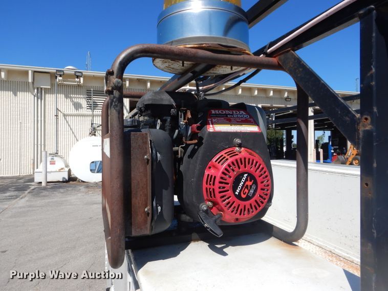 image for item DH2526 2000 Chevrolet C2500 utility bed pickup truck