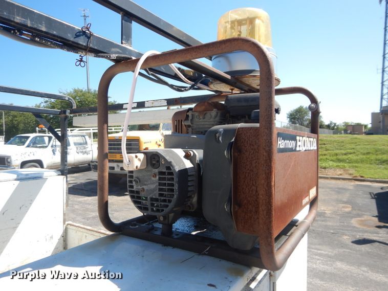 image for item DH2526 2000 Chevrolet C2500 utility bed pickup truck