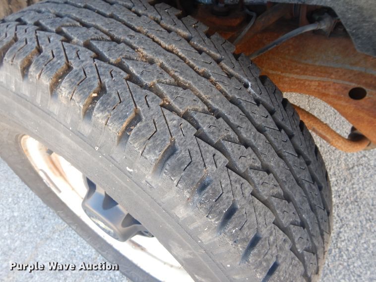 image for item DH2526 2000 Chevrolet C2500 utility bed pickup truck