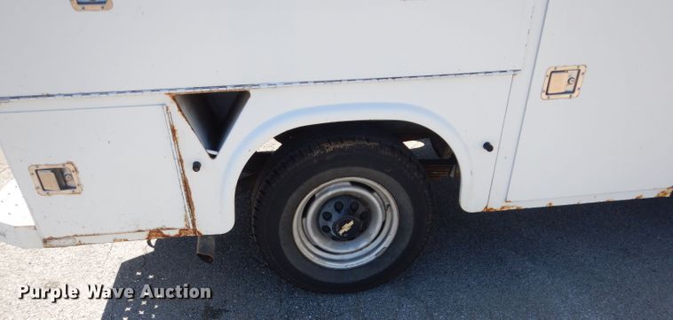 image for item DH2526 2000 Chevrolet C2500 utility bed pickup truck