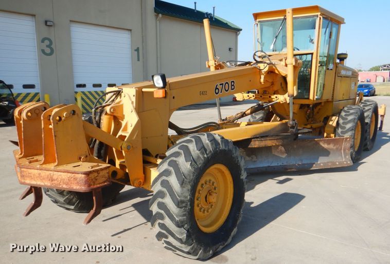 image for item DH5258 1990 John Deere 670B motor grader