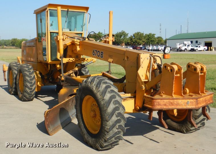 image for item DH5258 1990 John Deere 670B motor grader