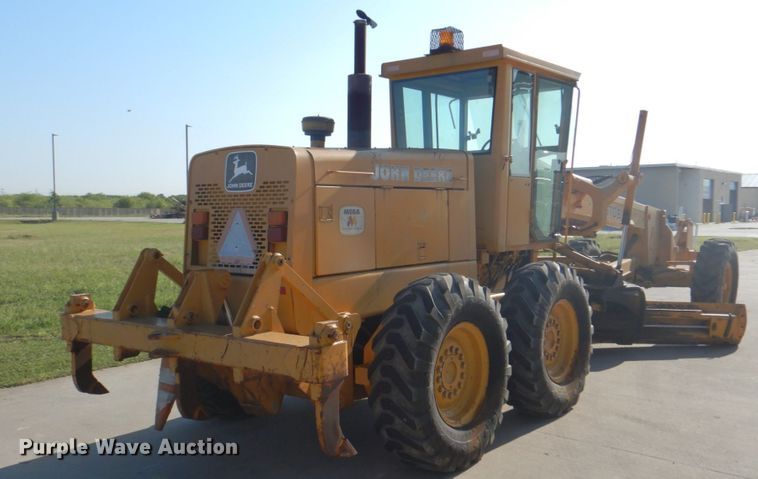 image for item DH5258 1990 John Deere 670B motor grader