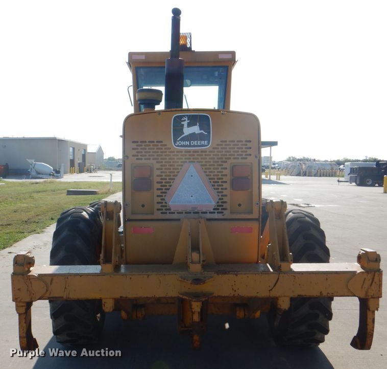 image for item DH5258 1990 John Deere 670B motor grader