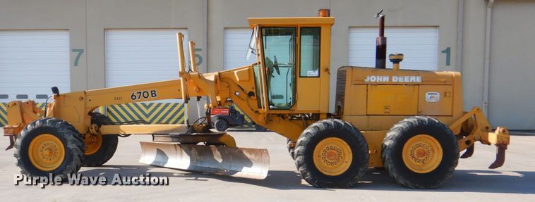 image for item DH5258 1990 John Deere 670B motor grader